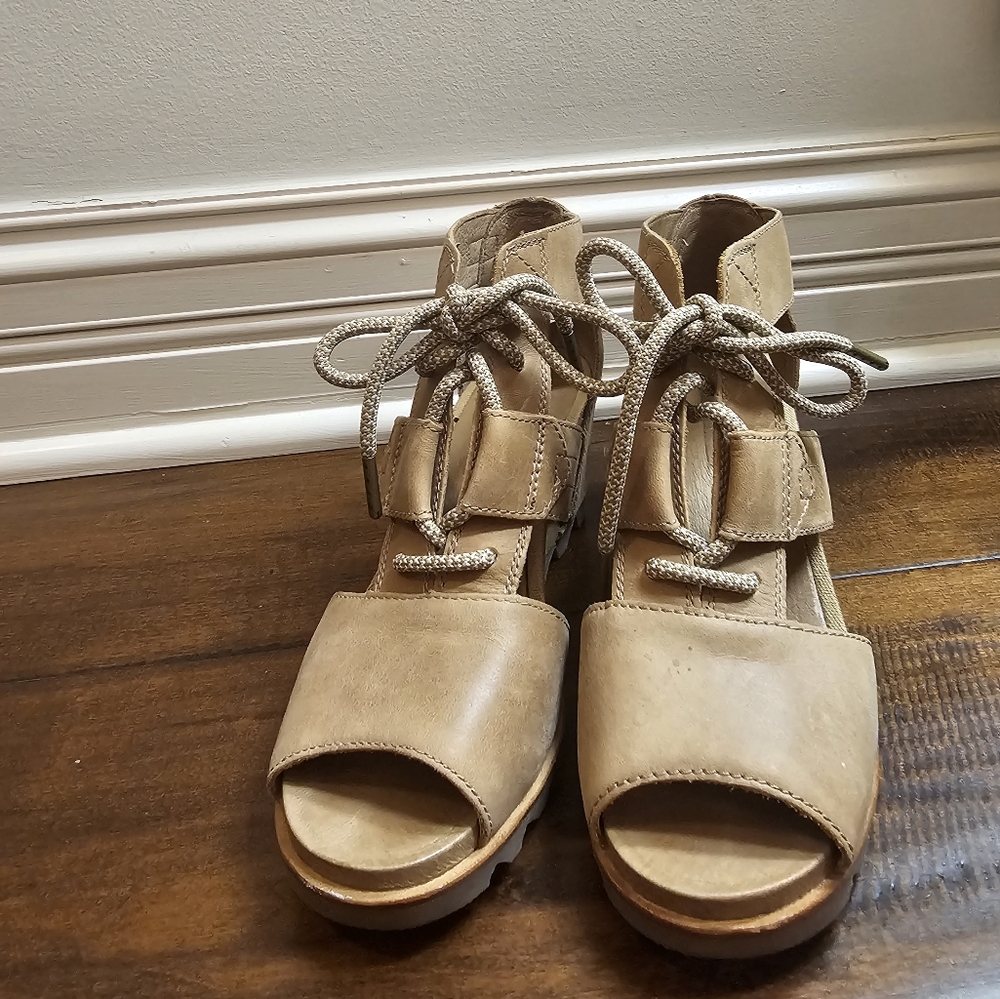 Sorel sleek wedge sandle